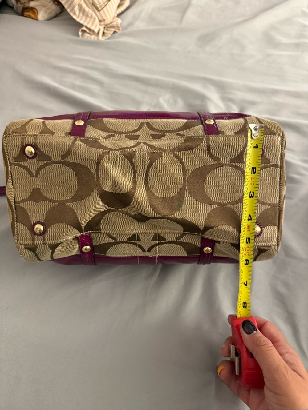 Coach Beige Shoulder Bag with Plum Interior with matching wallet - Picture 7 of 15